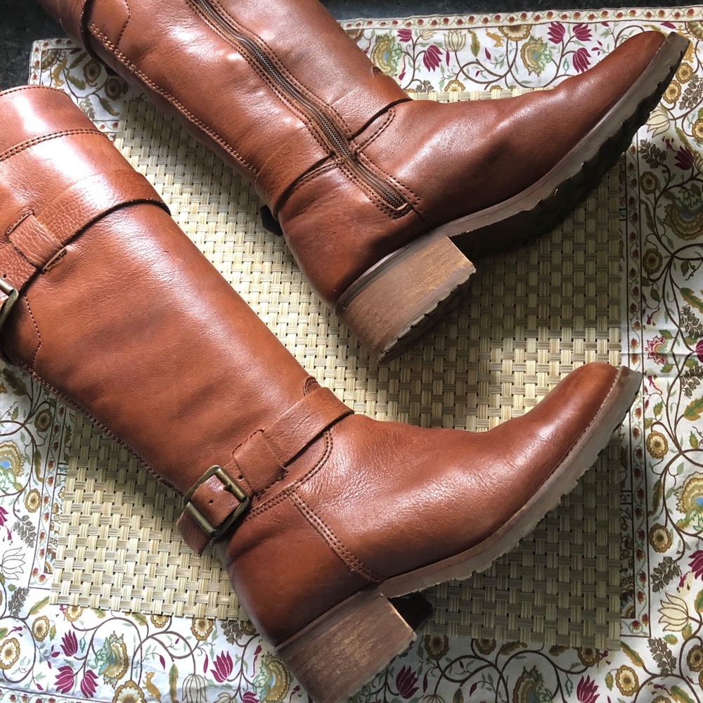 Stunning Fabianelli Italian leather boots buckle